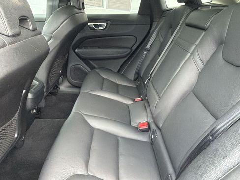 Used 2020 Volvo XC60 T5 Momentum w/ Protection Package Premier AWD/4WD image 21