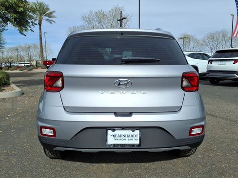 Certified 2025 Hyundai Venue SEL image 6
