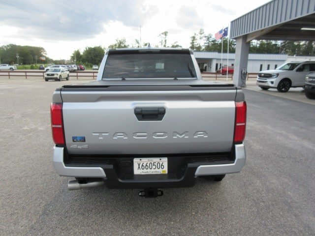 Used 2025 Toyota Tacoma SR5 AWD/4WD image 4