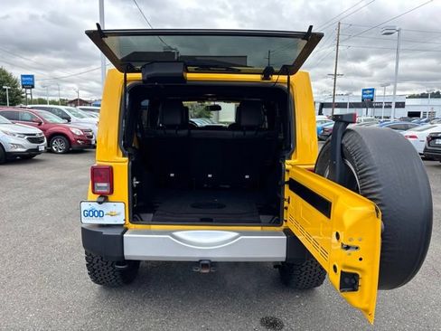 Used 2015 Jeep Wrangler Unlimited Sahara w/ Max Tow Package AWD/4WD image 28