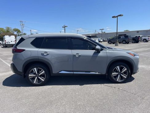 Used 2023 Nissan Rogue Platinum FWD image 2