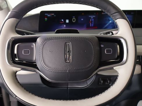 New 2025 Lincoln Navigator Reserve AWD/4WD image 3