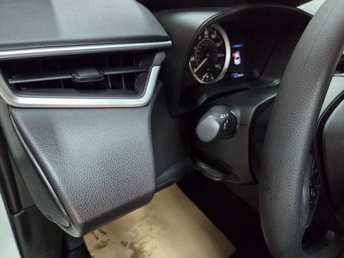 Used 2021 Toyota Corolla LE FWD image 26