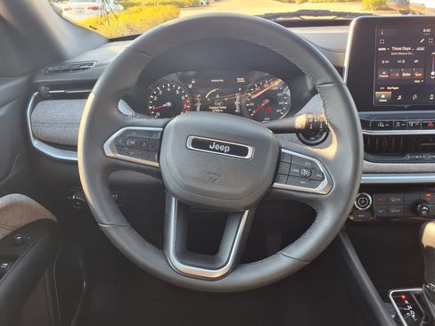 Used 2025 Jeep Compass Latitude AWD/4WD image 21