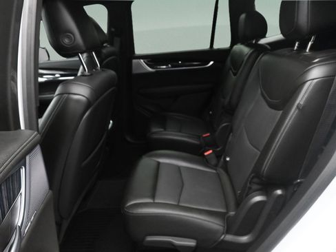 Used 2023 Cadillac XT6 Premium Luxury w/ Technology Package FWD image 17