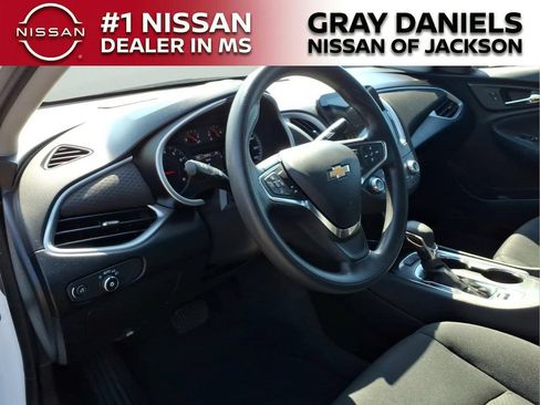 Used 2024 Chevrolet Malibu LT FWD image 9