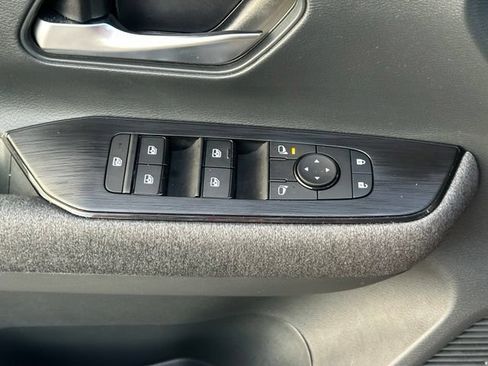 Used 2025 Nissan Kicks SV AWD/4WD image 19