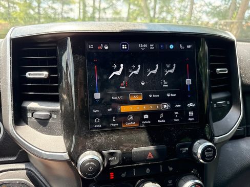 Used 2022 RAM 1500 Big Horn AWD/4WD image 16