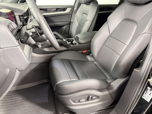 Used 2026 Porsche Cayenne image 5