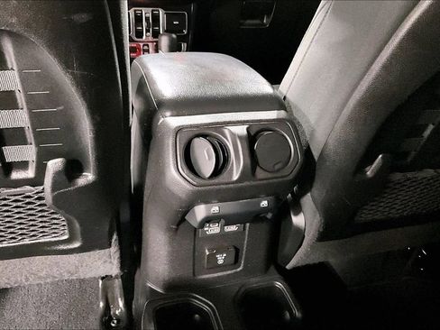 Used 2021 Jeep Wrangler Unlimited Rubicon AWD/4WD image 32