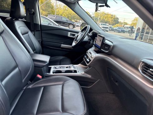 Used 2024 Ford Explorer XLT w/ Equipment Group 202A image 13