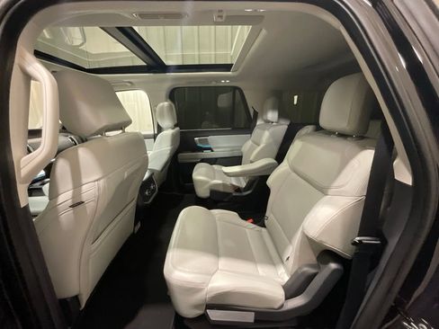 Used 2025 Ford Expedition Max Platinum w/ Driver's Package AWD/4WD image 10