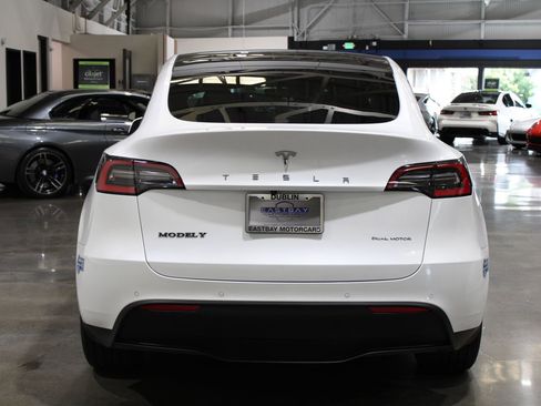 Used 2021 Tesla Model Y Long Range image 10