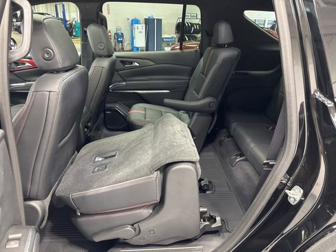 Used 2024 Chevrolet Traverse RS w/ LPO, Floor Liner Package image 38
