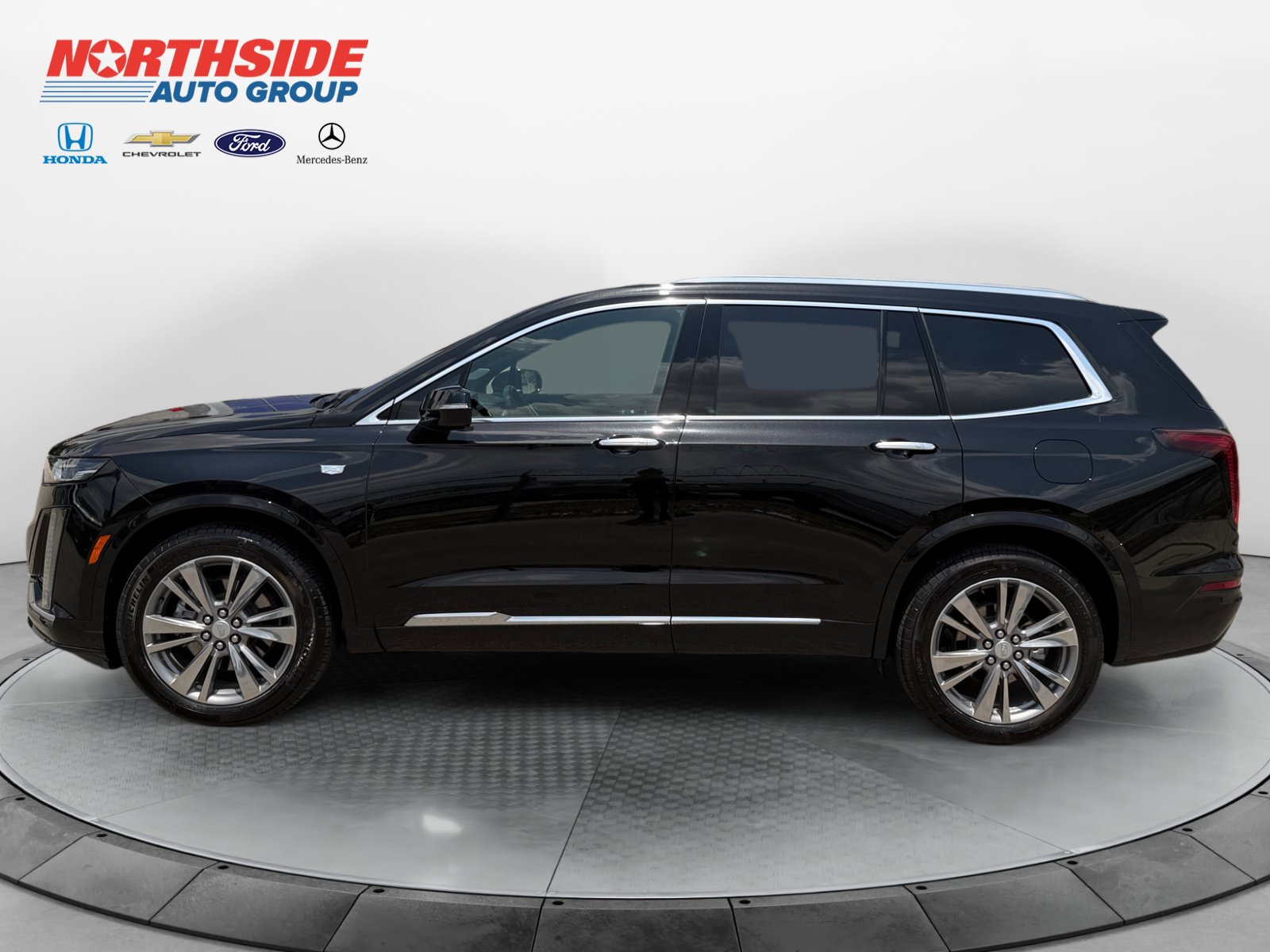 Used 2025 Cadillac XT6 Premium Luxury FWD image 4