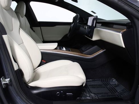Used 2021 Tesla Model S Plaid image 11
