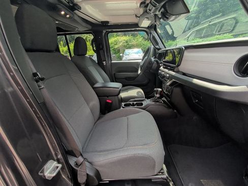 Used 2024 Jeep Wrangler Unlimited w/ Convenience Group AWD/4WD image 15