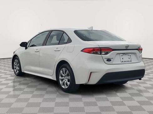 Used 2023 Toyota Corolla LE image 4