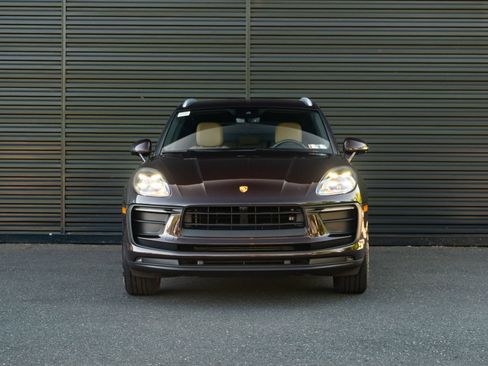 Certified 2022 Porsche Macan AWD/4WD image 11