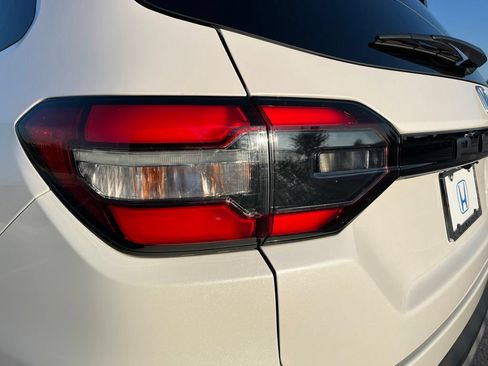 Used 2023 Honda Pilot EX-L image 6