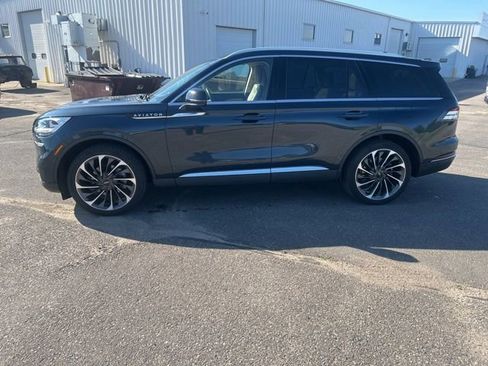 Used 2022 Lincoln Aviator Reserve w/ Equipment Group 201A AWD/4WD image 3