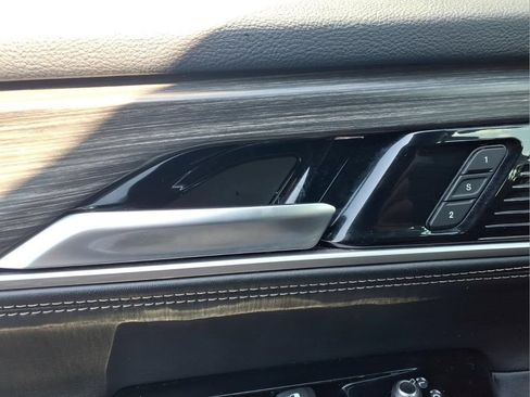 Used 2024 Jeep Wagoneer Series III AWD/4WD image 15