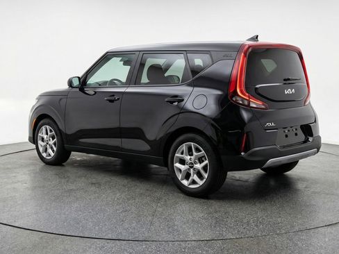 Used 2025 Kia Soul LX w/ LX Technology Package FWD image 6