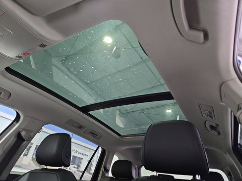 Certified 2023 Volkswagen Tiguan SE w/ Panoramic Sunroof Package FWD image 12