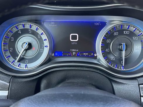 Used 2021 Chrysler 300 Touring L image 11