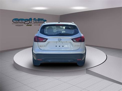 Used 2017 Nissan Rogue Sport SV w/ SV Premium Package image 4