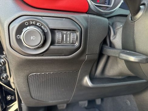 Used 2020 Jeep Wrangler Rubicon w/ LED Lighting Group image 29