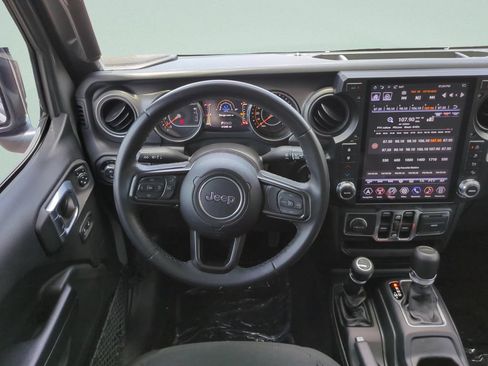 Used 2021 Jeep Gladiator Sport AWD/4WD image 15