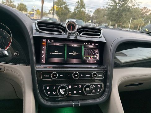 Used 2021 Bentley Bentayga image 20