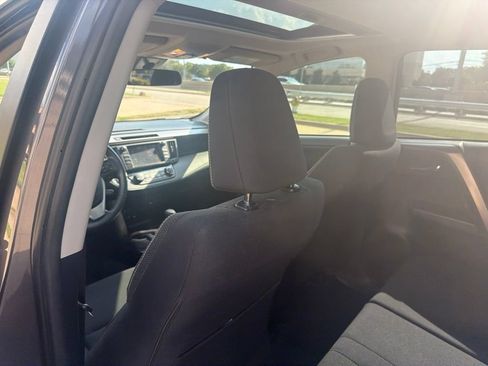 Used 2018 Toyota RAV4 XLE FWD image 14