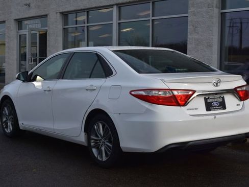 Used 2015 Toyota Camry SE image 5