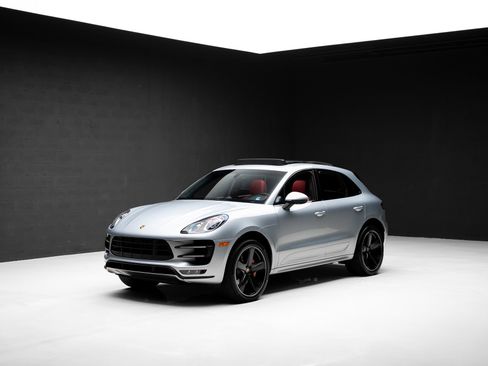 Used 2016 Porsche Macan Turbo AWD/4WD image 4