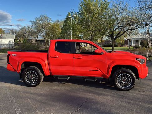 Used 2024 Toyota Tacoma TRD Sport AWD/4WD image 10