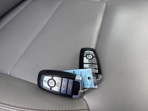 Used 2025 Ford Expedition Active AWD/4WD image 11