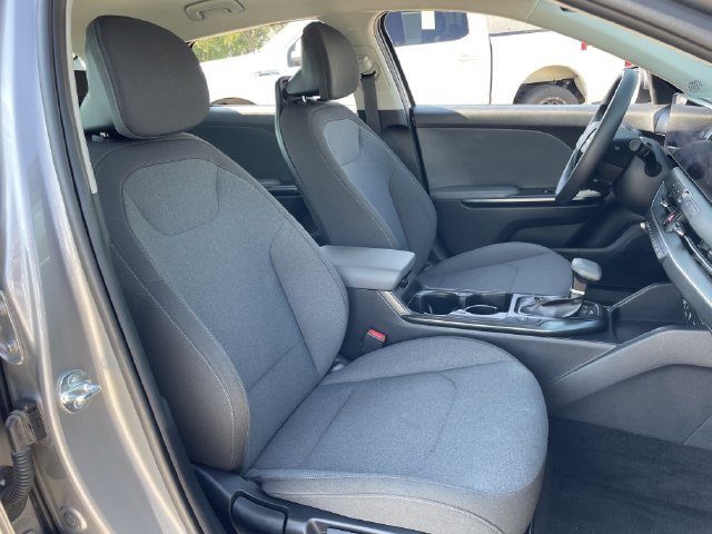 Used 2025 Kia K4 FWD image 25