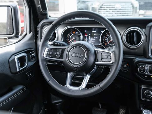 Used 2023 Jeep Wrangler Unlimited Sahara AWD/4WD image 21