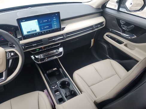 New 2026 Lincoln Corsair Premiere FWD image 17