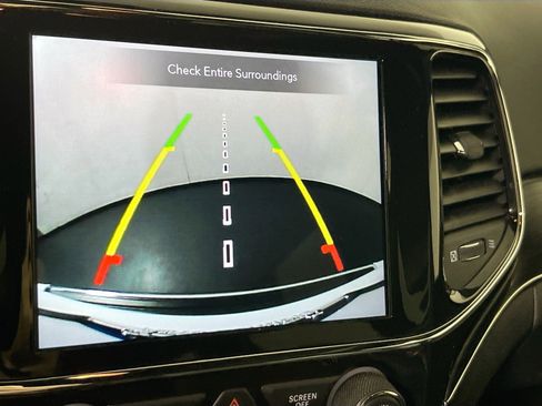 Used 2022 Jeep Grand Cherokee Limited image 14