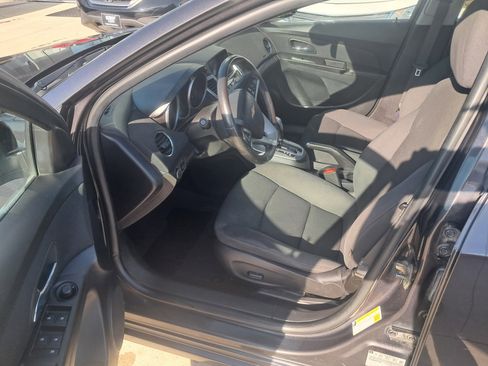 Used 2014 Chevrolet Cruze LT image 4