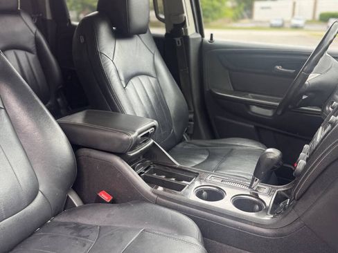 Used 2016 Chevrolet Traverse LT FWD image 18