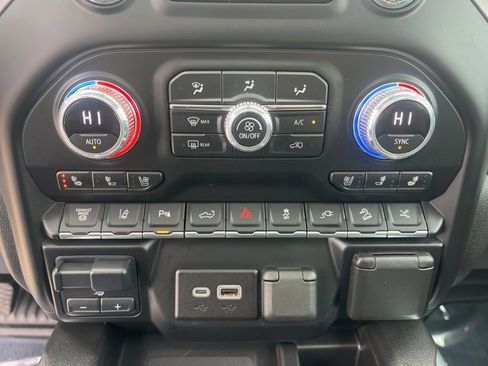 Used 2023 GMC Sierra 3500 Denali w/ Denali Black Diamond Edition image 33