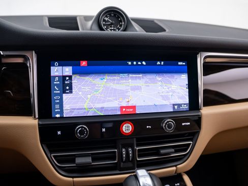 Certified 2026 Porsche Macan AWD/4WD image 22