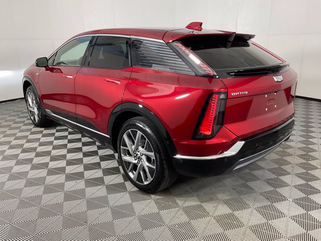 Certified 2026 Cadillac Optiq Luxury 1 w/ LPO, Floor Liner Package RWD image 4