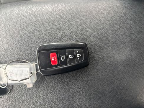 Used 2025 Toyota RAV4 XLE image 22