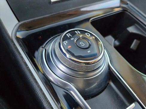 Used 2019 Ford Edge SE image 18