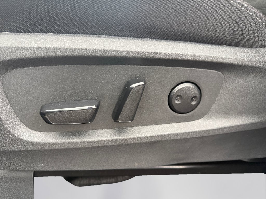 Used 2025 Nissan Pathfinder SV FWD image 16